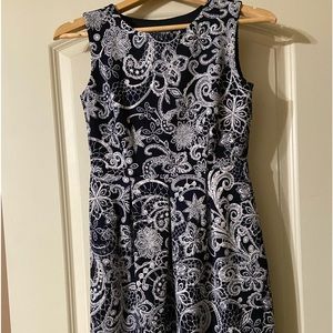 Size 4 navy & white dress